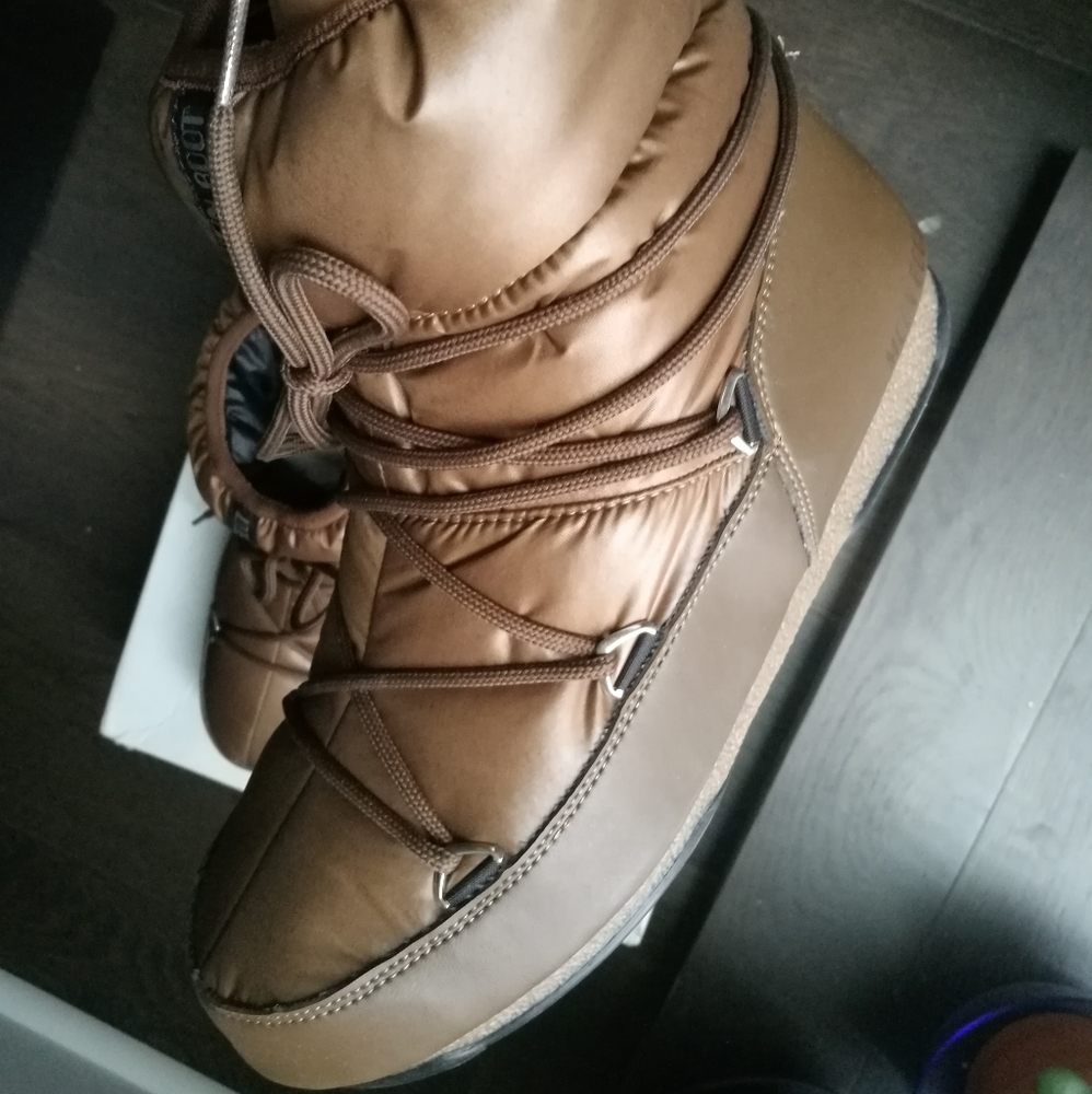 *NEW* MOON BOOT